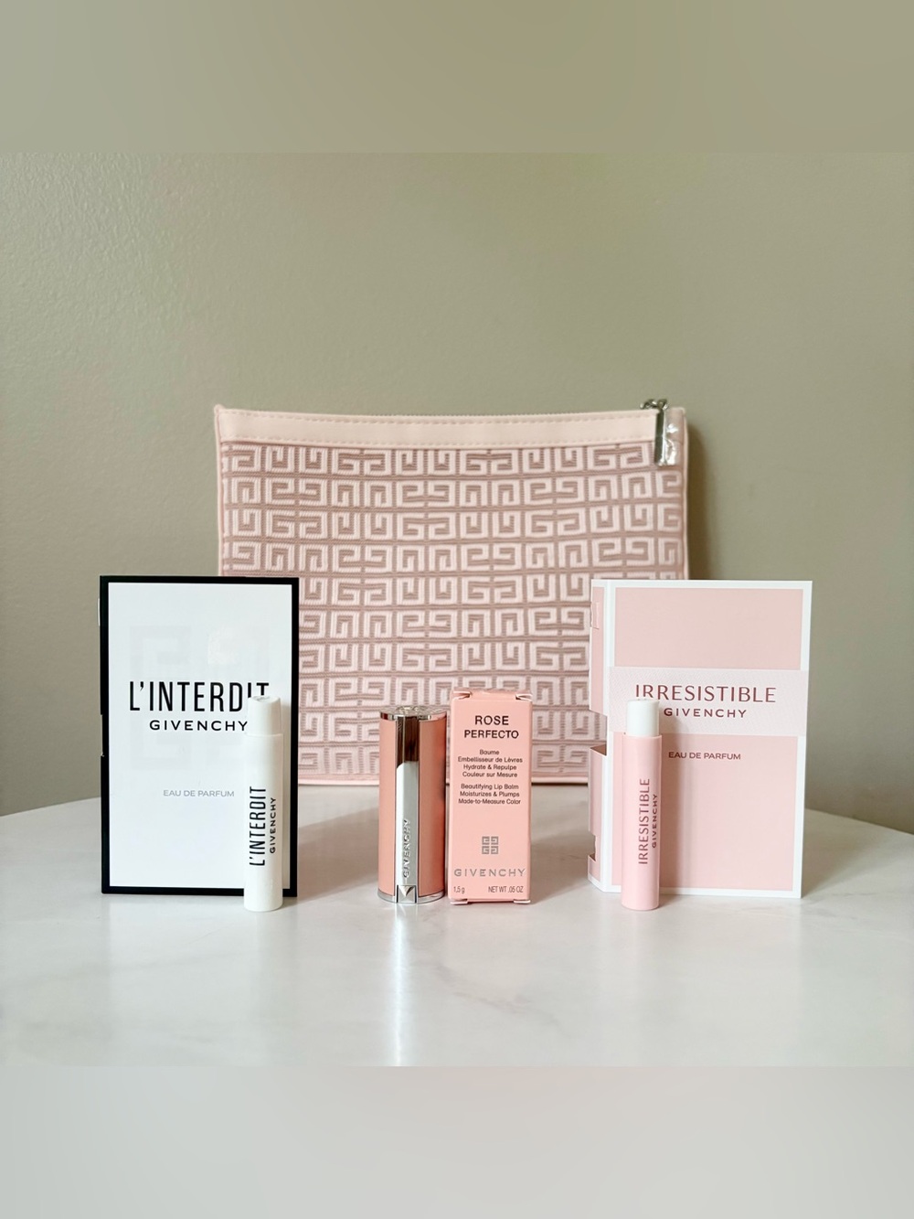 Givenchy Cosmetic Bag With Mini Rose Perfecto Lip Balm & 2 Sample Sprays
NEW